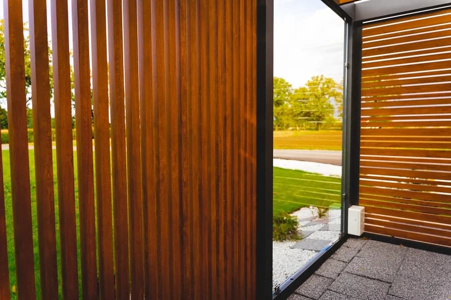 Jak ogrodzić taras: 6 stylowych i funkcjonalnych rozwiązań dla Ciebie Jak ogrodzić taras: 6 stylowych i funkcjonalnych rozwiązań dla Ciebie