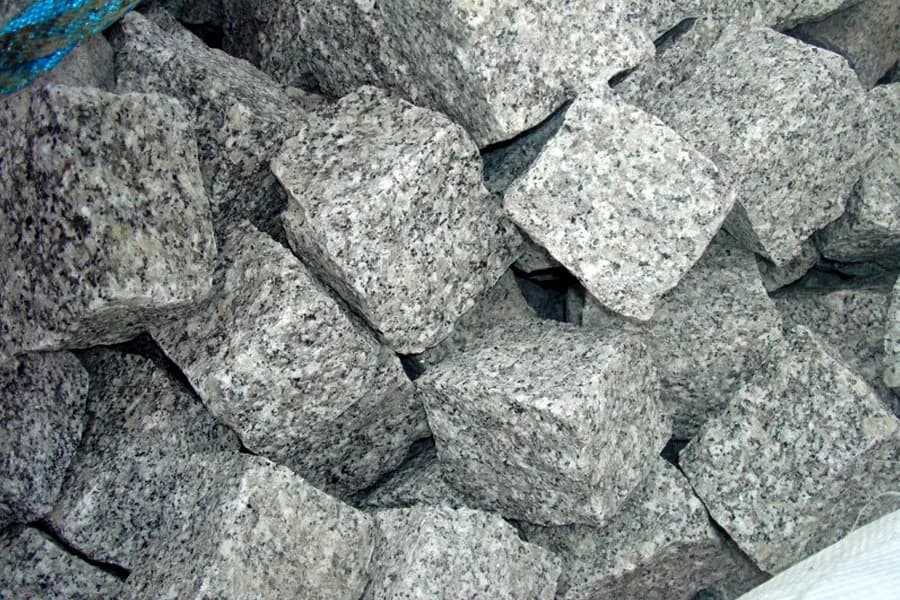 Jaka kostka granitowa na podjazd – wybierz najlepszą opcję dla swojego auta