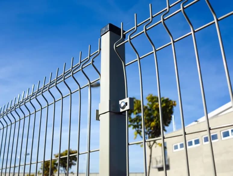 Ile kosztuje metr ogrodzenia panelowego? Ceny i porady na budżet