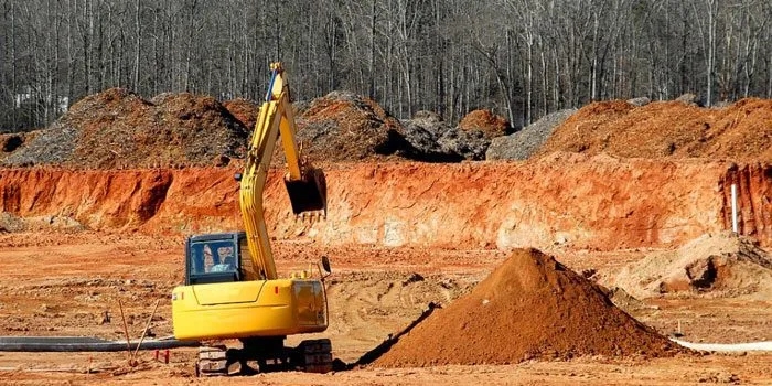 Piasek czy żwir pod kostkę – co wybrać, by uniknąć problemów?