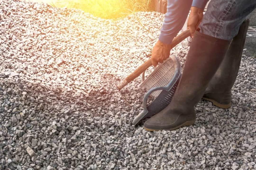 Ile kosztuje żwir na drogę? Sprawdź ceny i rodzaje materiałów