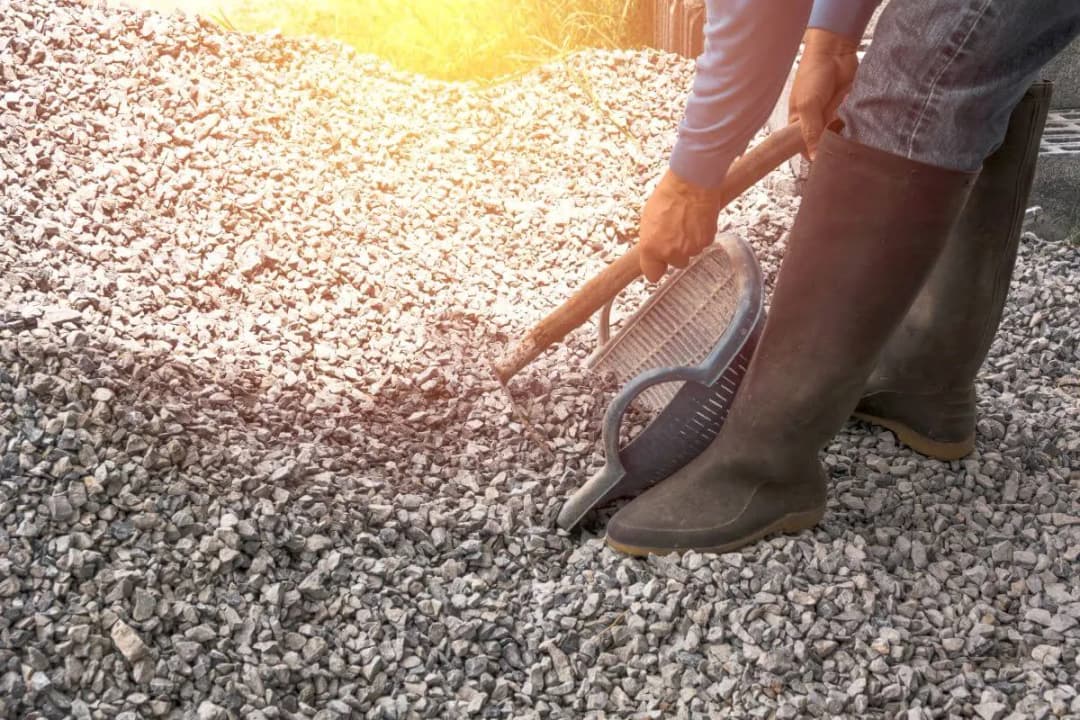 Ile kosztuje żwir na drogę? Sprawdź ceny i rodzaje materiałów