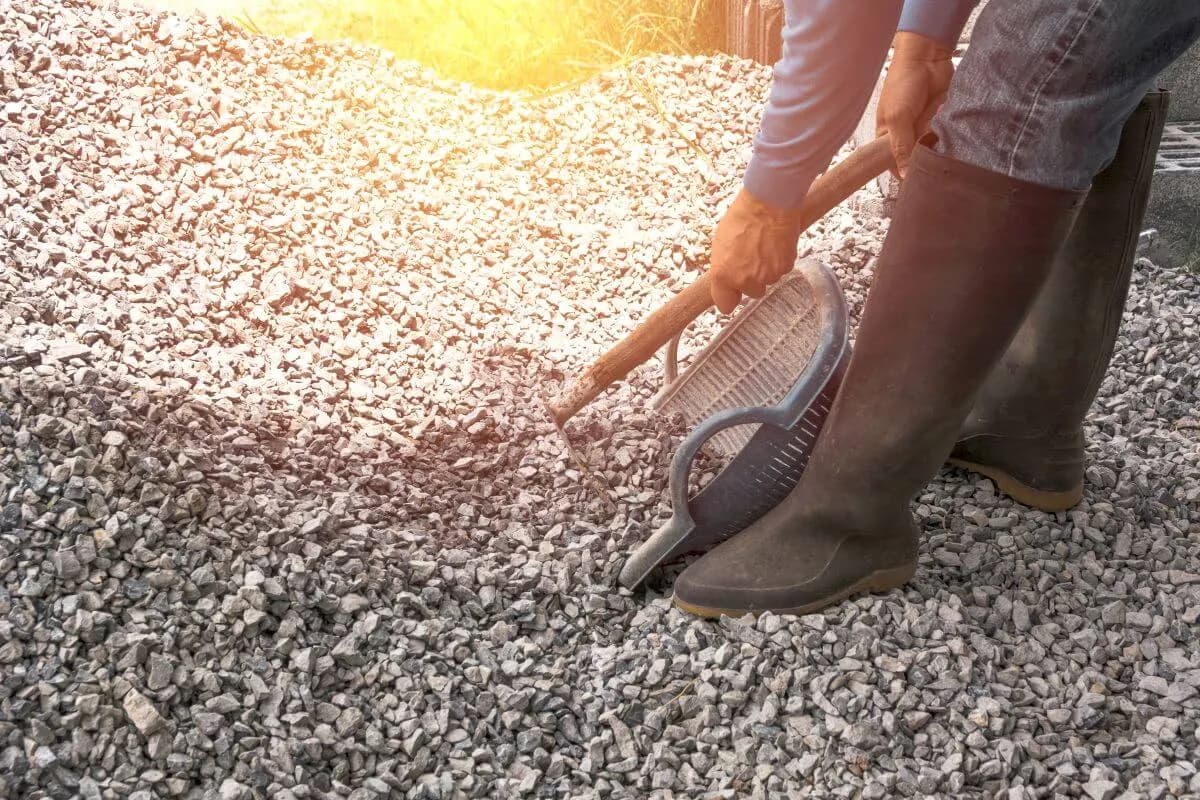 Ile kosztuje żwir na drogę? Sprawdź ceny i rodzaje materiałów