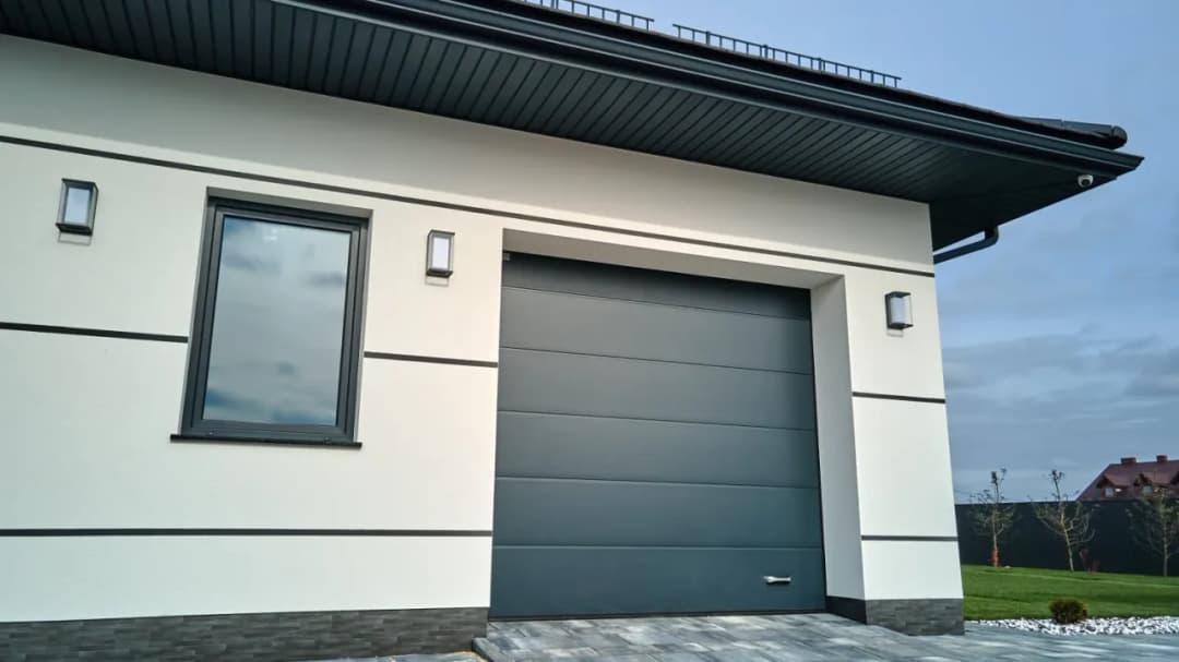Ile kosztuje montaż bramy garażowej? Poznaj ukryte wydatki i ceny