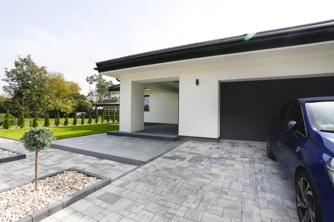 Co położyć na podjazd? Najlepsze materiały i ich wady