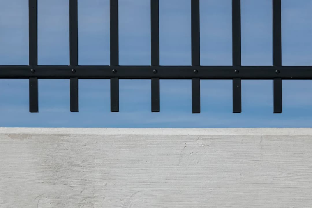 Co zamiast podmurówki pod ogrodzenie? Odkryj lepsze rozwiązania