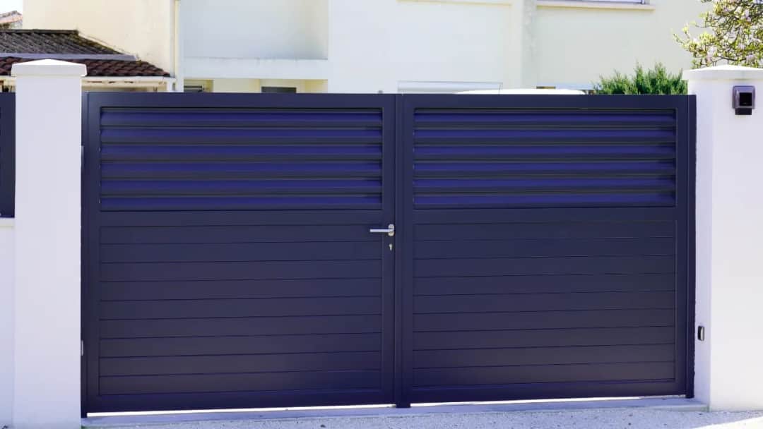 Jak zrobić bramę żaluzjową: krok po kroku z materiałami i wymiarami